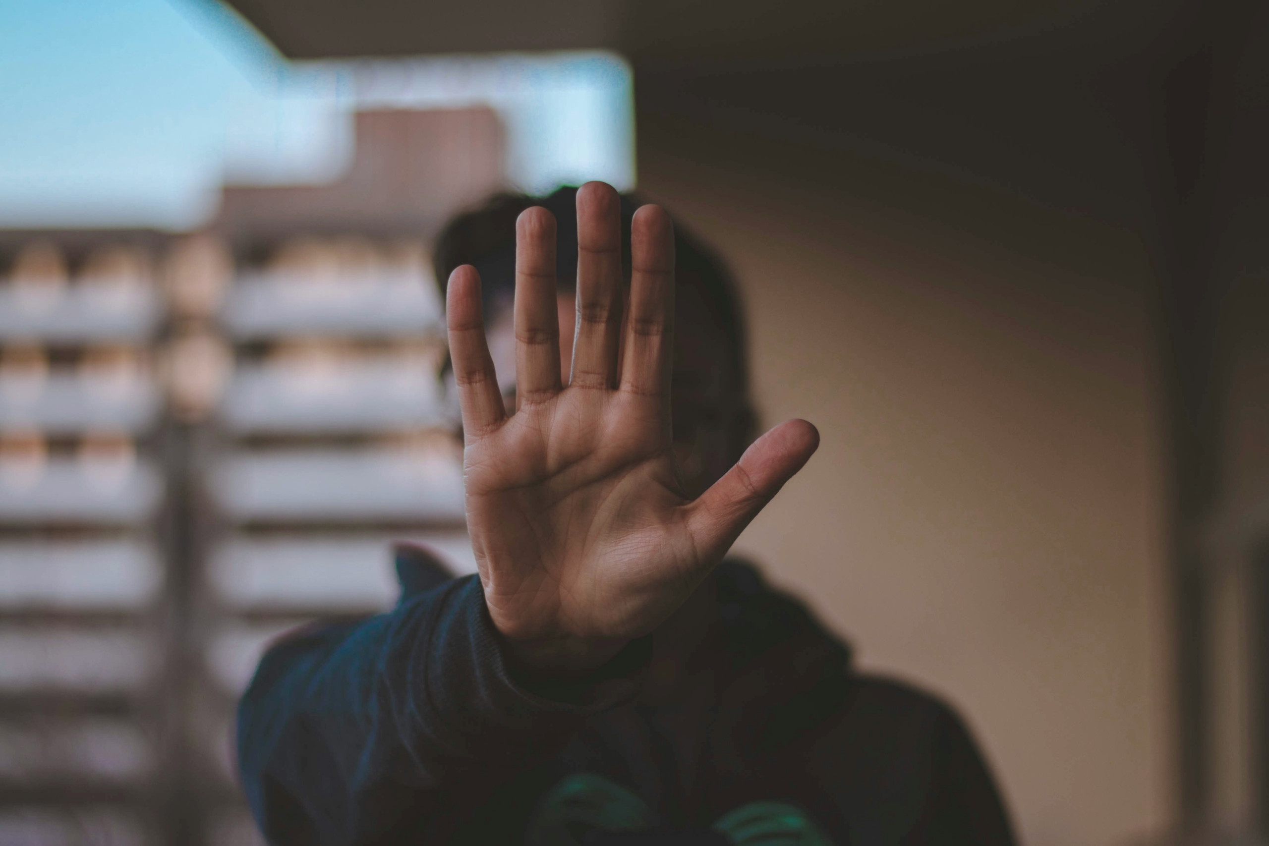 Narcissist or Emotionally Unavailable: How to Tell the Difference